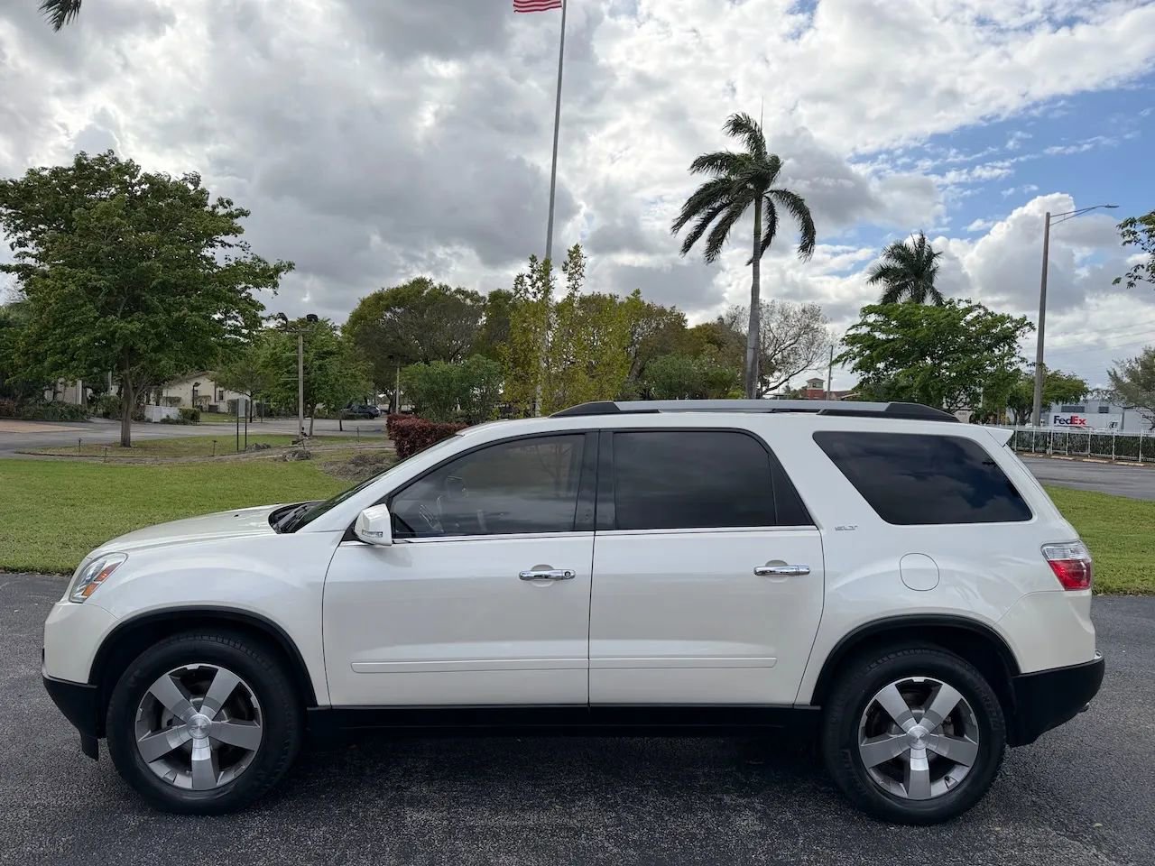 Used 2011 GMC Acadia SLT image 13