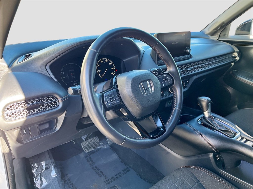Used 2025 Honda HR-V Sport image 9