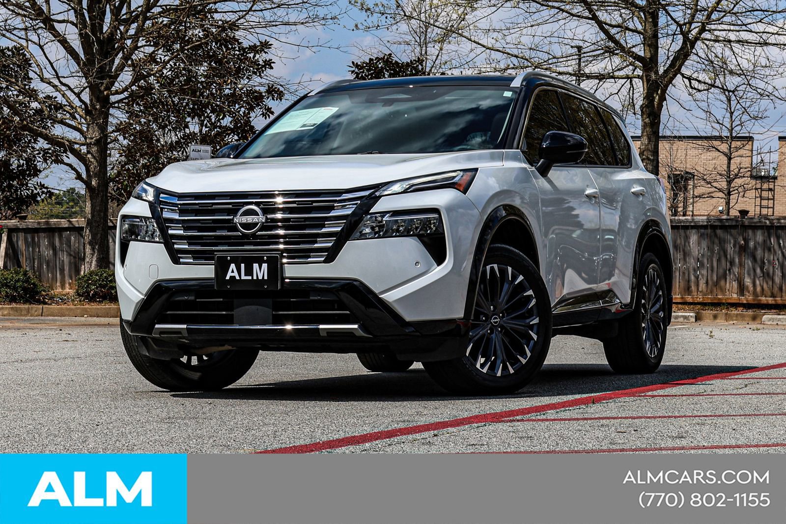 Used 2025 Nissan Rogue Platinum w/ Tech Package FWD image 3