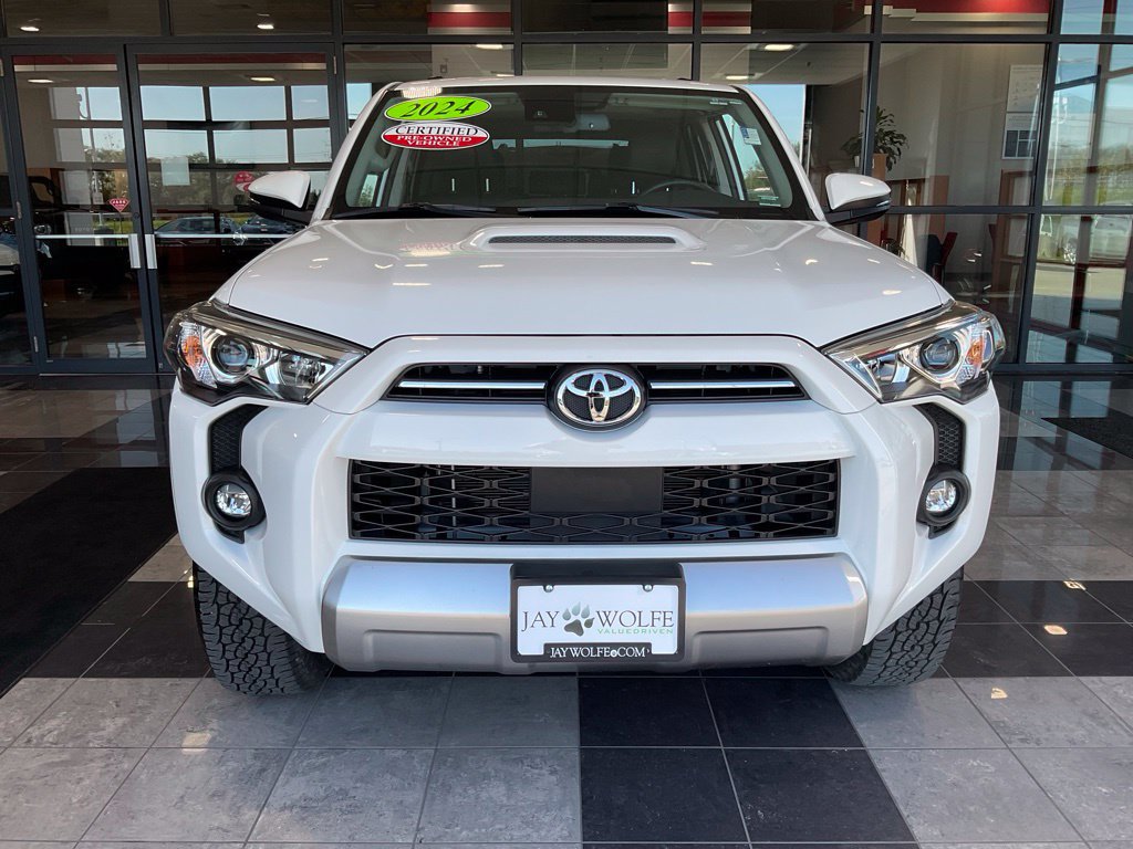 Certified 2024 Toyota 4Runner TRD Off-Road Premium w/ Moonroof Package AWD/4WD image 2