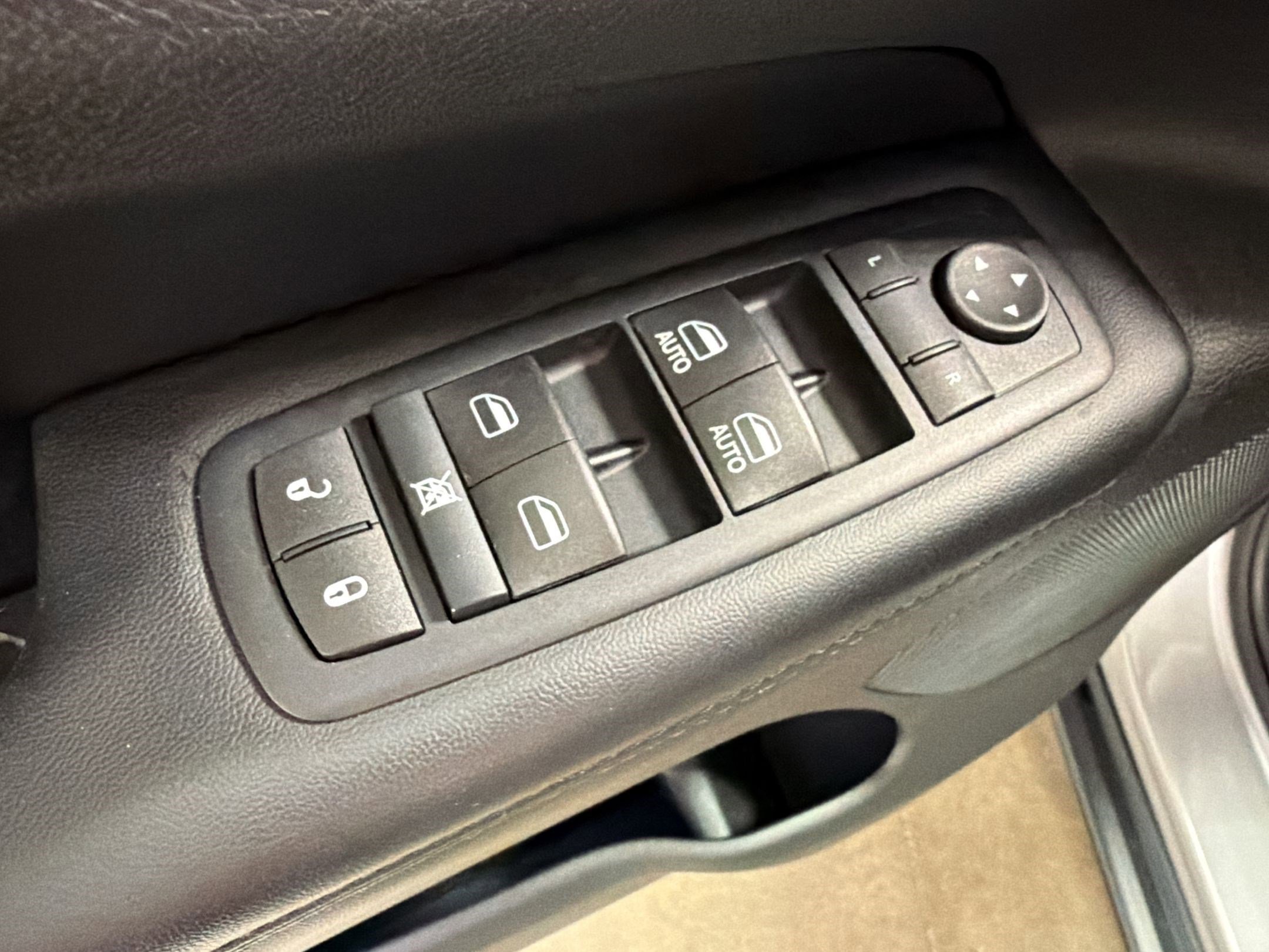 Used 2016 Jeep Grand Cherokee Laredo w/ Quick Order Package 23E RWD image 21