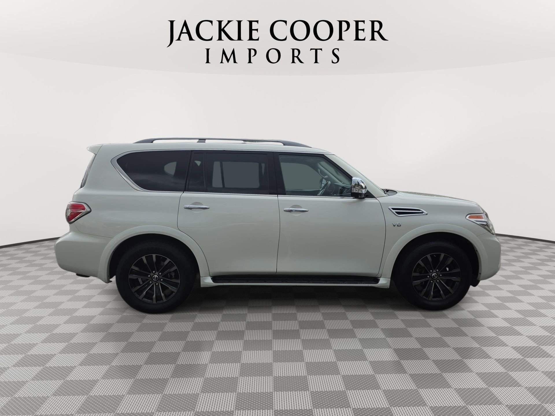 Used 2019 Nissan Armada Platinum w/ Captain's Chairs Package RWD image 4