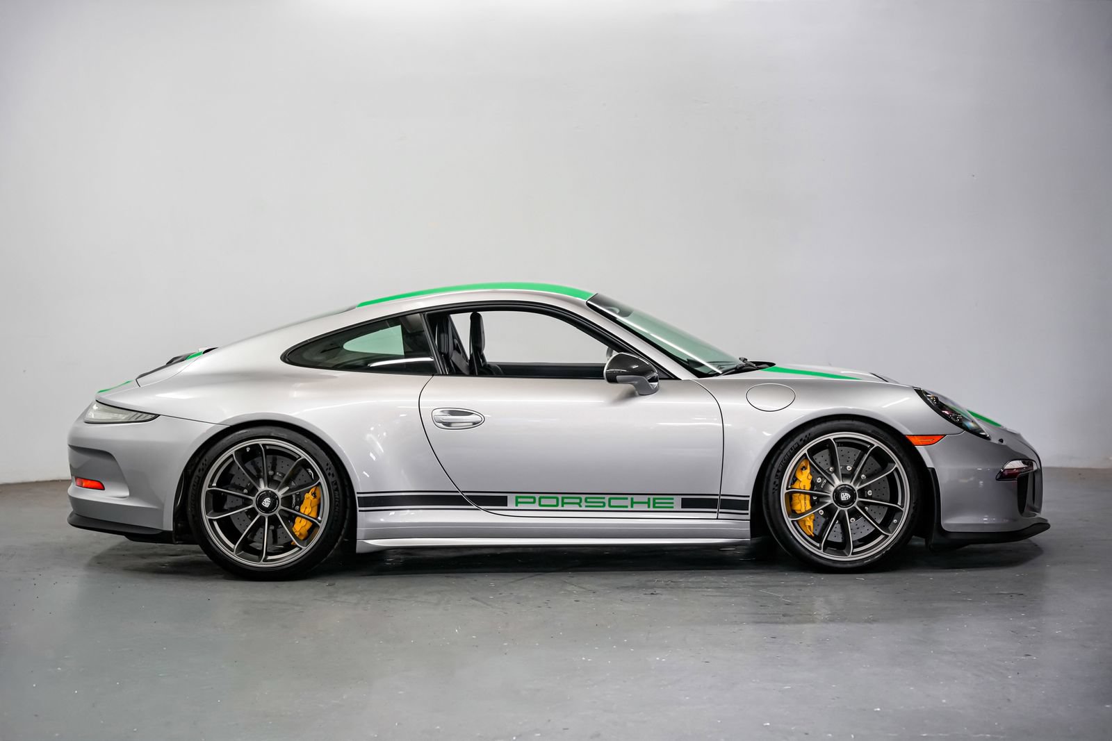 Used 2016 Porsche 911 R RWD image 2