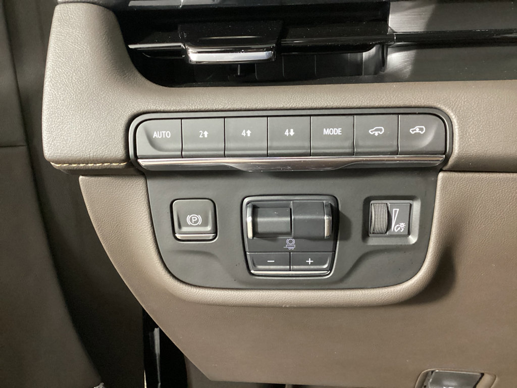 Used 2023 Cadillac Escalade Premium Luxury w/ Performance Package image 25