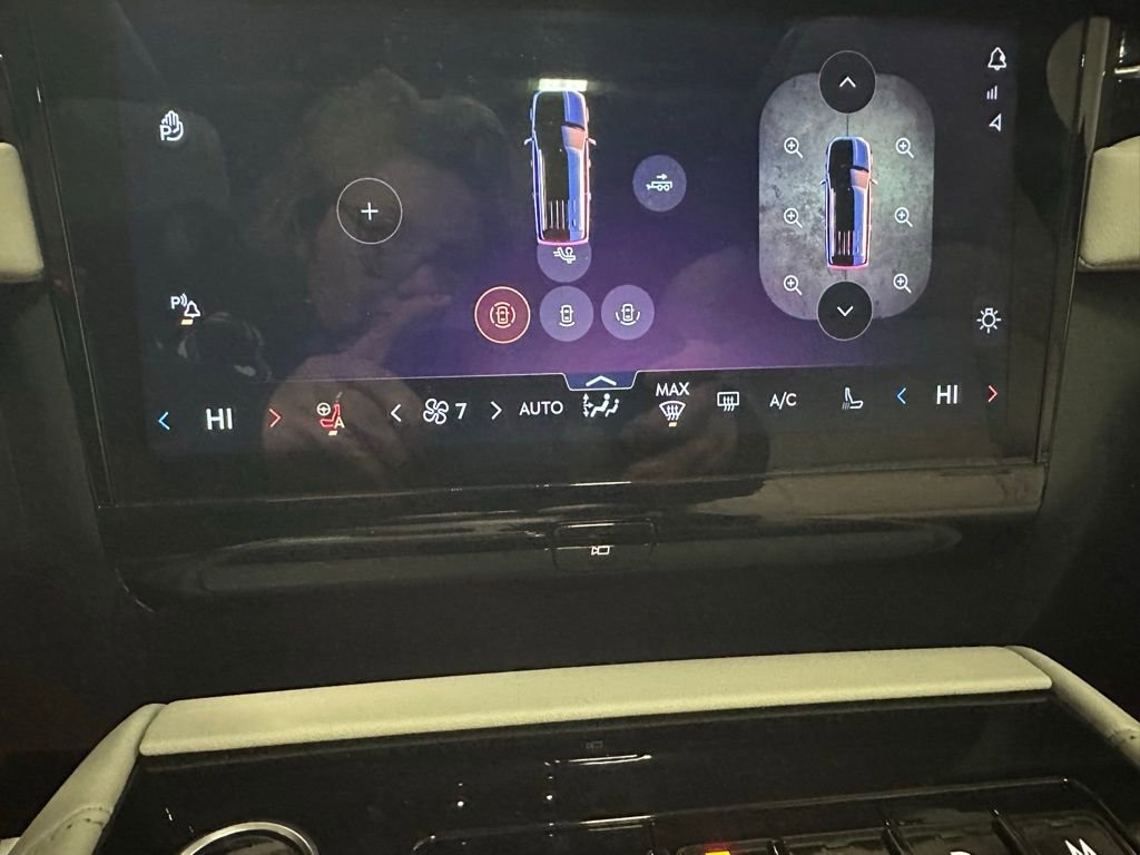 Used 2025 Lincoln Navigator Reserve image 36