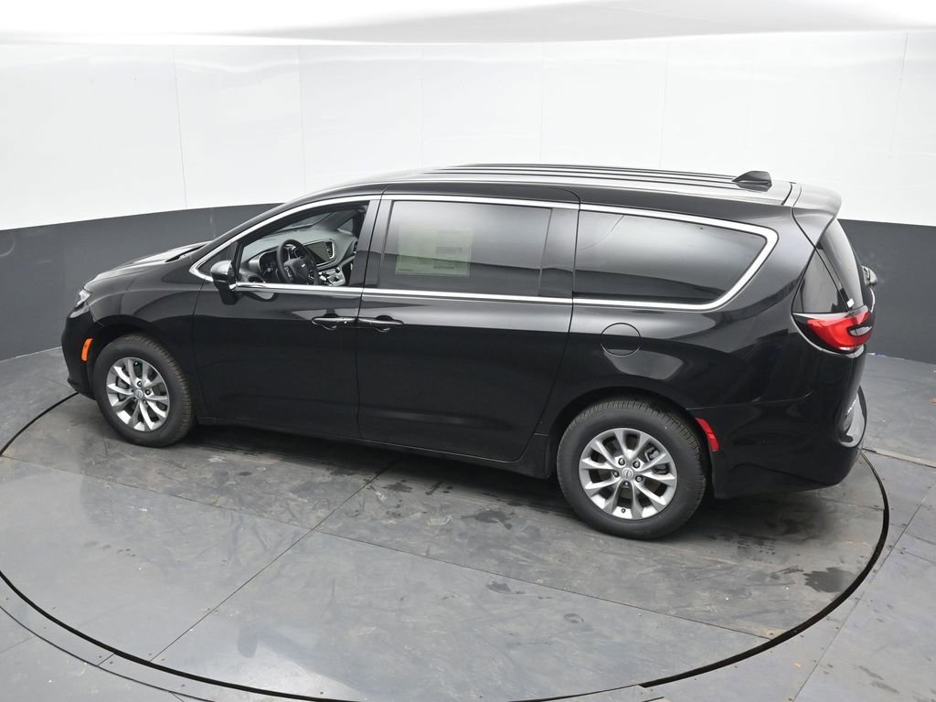 New 2026 Chrysler Pacifica Select AWD/4WD image 37