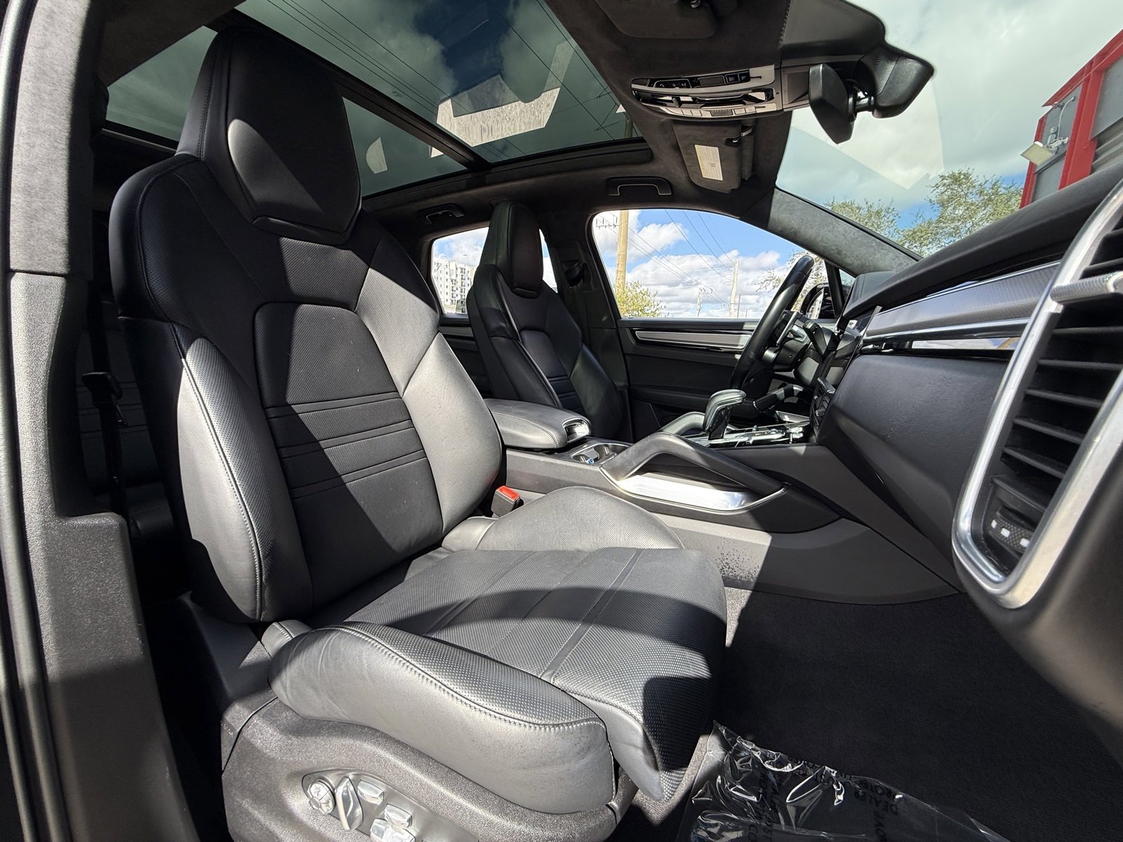 Used 2021 Porsche Cayenne Turbo S image 17