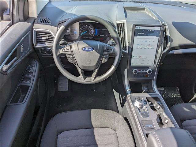 Used 2024 Ford Edge SE image 11