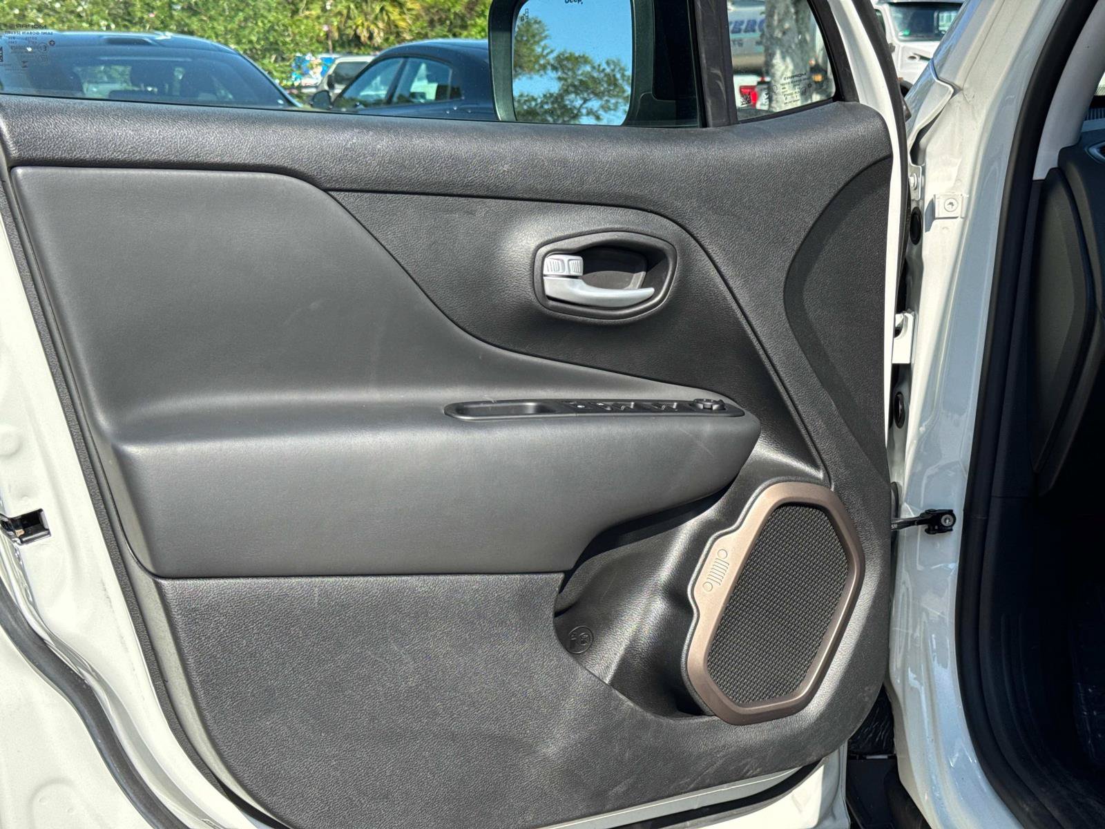 Certified 2023 Jeep Renegade Latitude AWD/4WD image 16