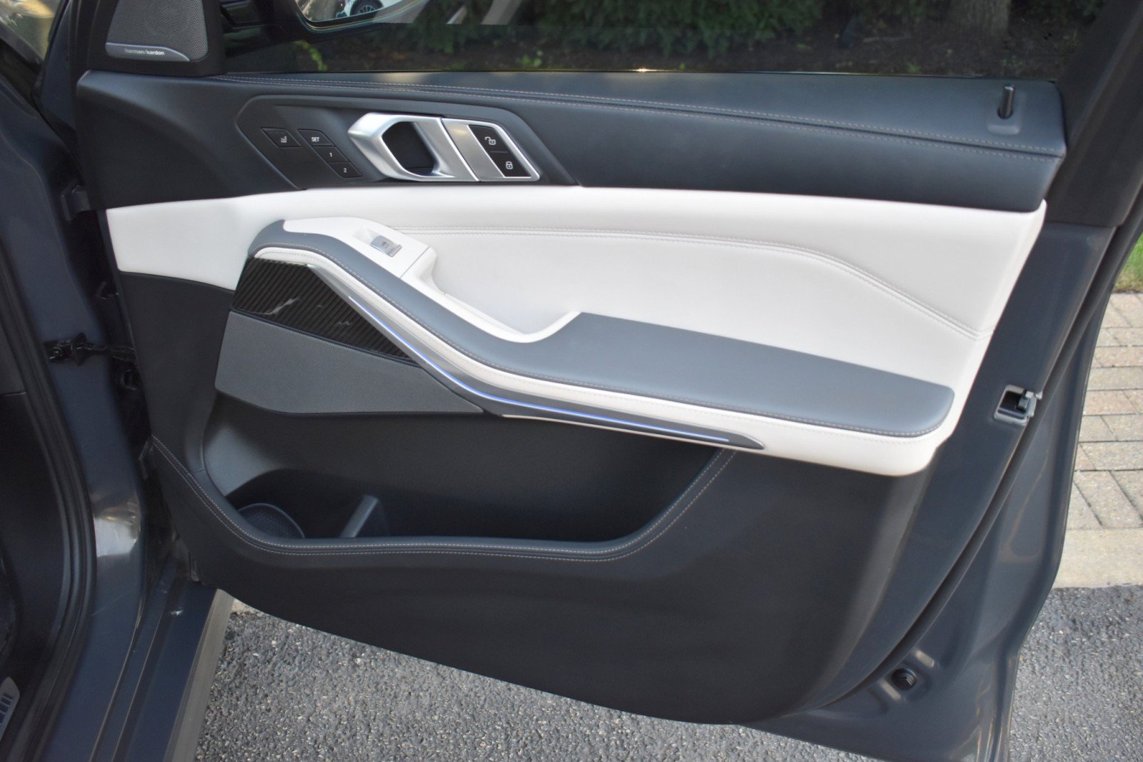 Used 2023 BMW X7 M60i AWD/4WD image 50