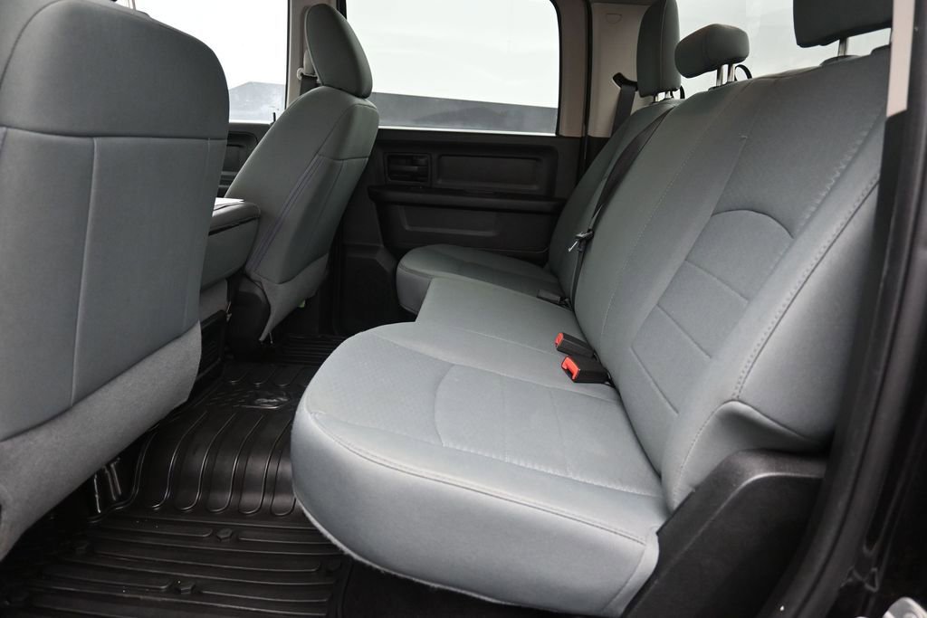 Used 2017 RAM 1500 Express RWD image 2