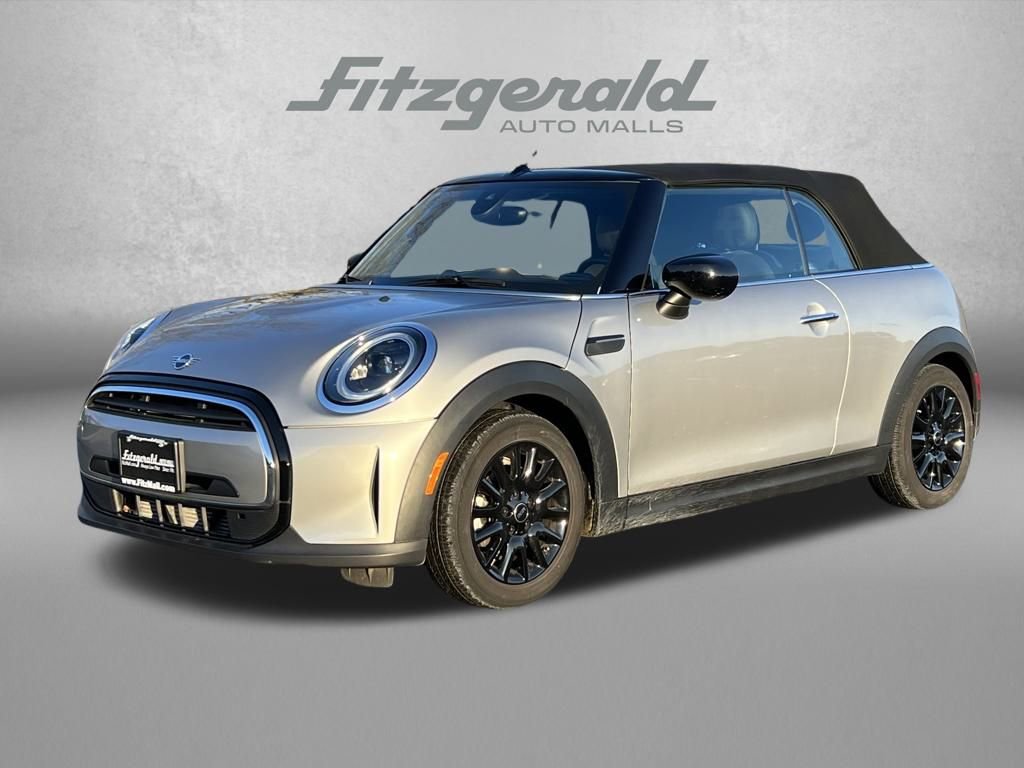 Used 2023 MINI Cooper Classic w/ Signature Upholstery Package image 2