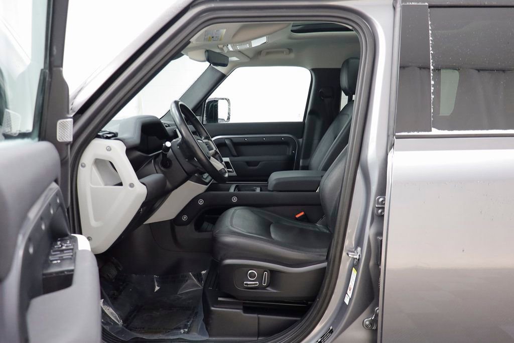 Used 2023 Land Rover Defender 130 SE image 5