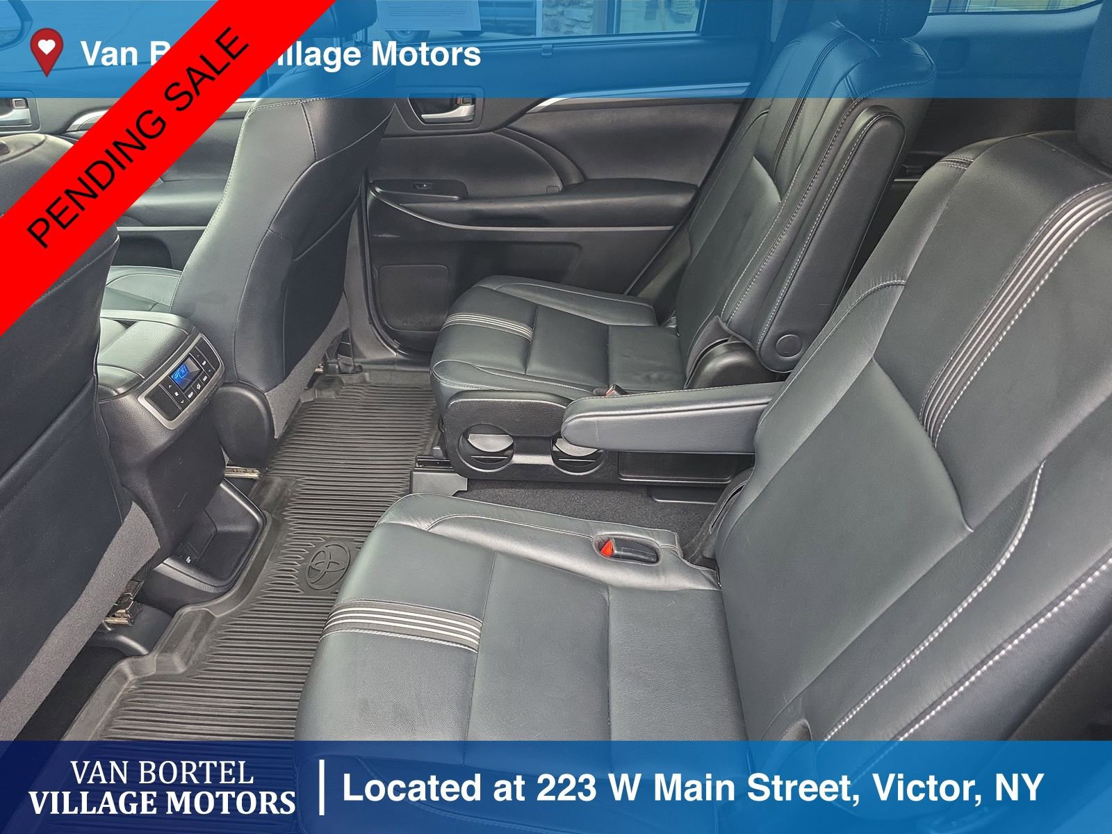 Used 2018 Toyota Highlander SE image 28