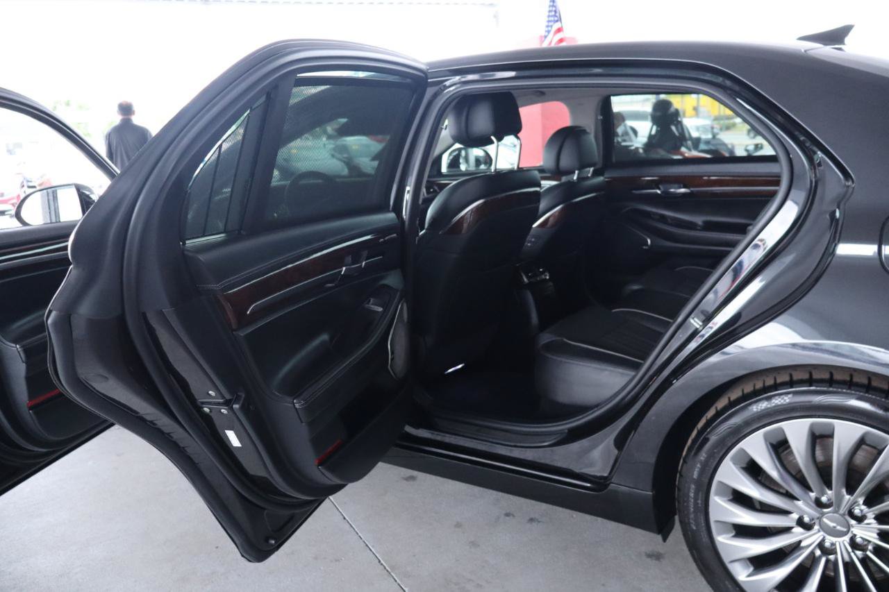 Used 2018 Genesis G90 3.3T Premium RWD image 32