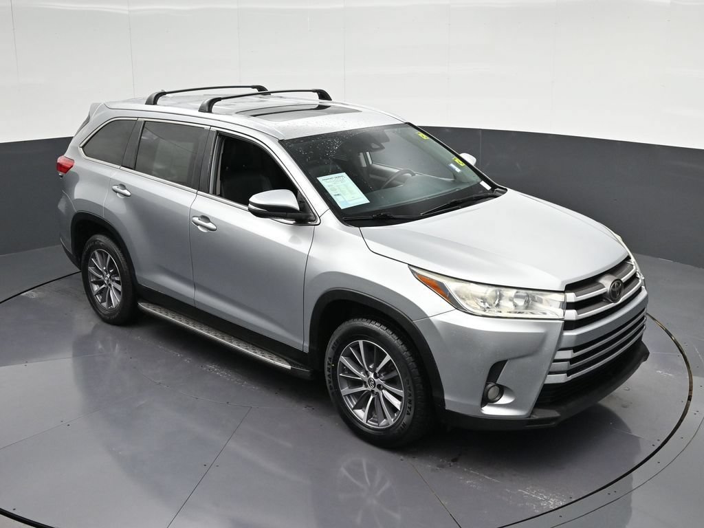 Used 2019 Toyota Highlander XLE FWD image 21