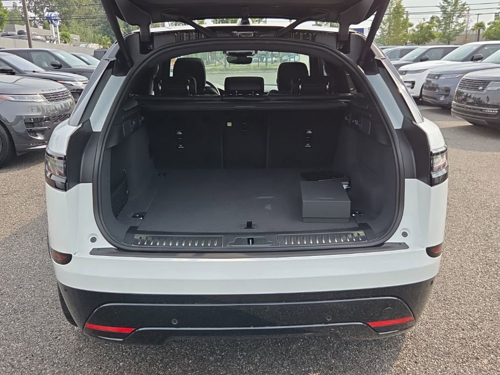 New 2026 Land Rover Range Rover Velar Dynamic SE image 16