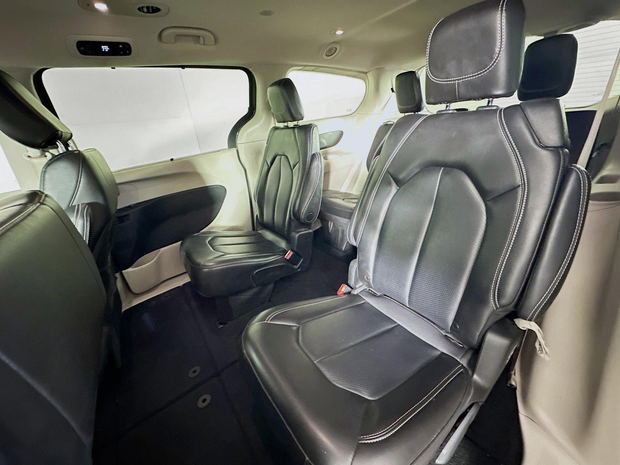 Used 2023 Chrysler Pacifica Touring-L image 26