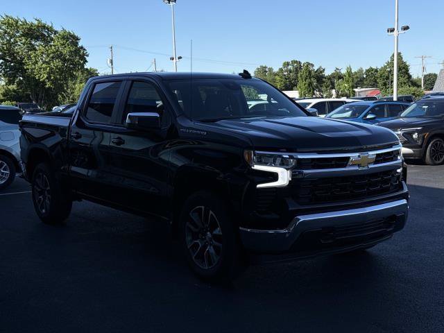 Used 2024 Chevrolet Silverado 1500 LT AWD/4WD image 2