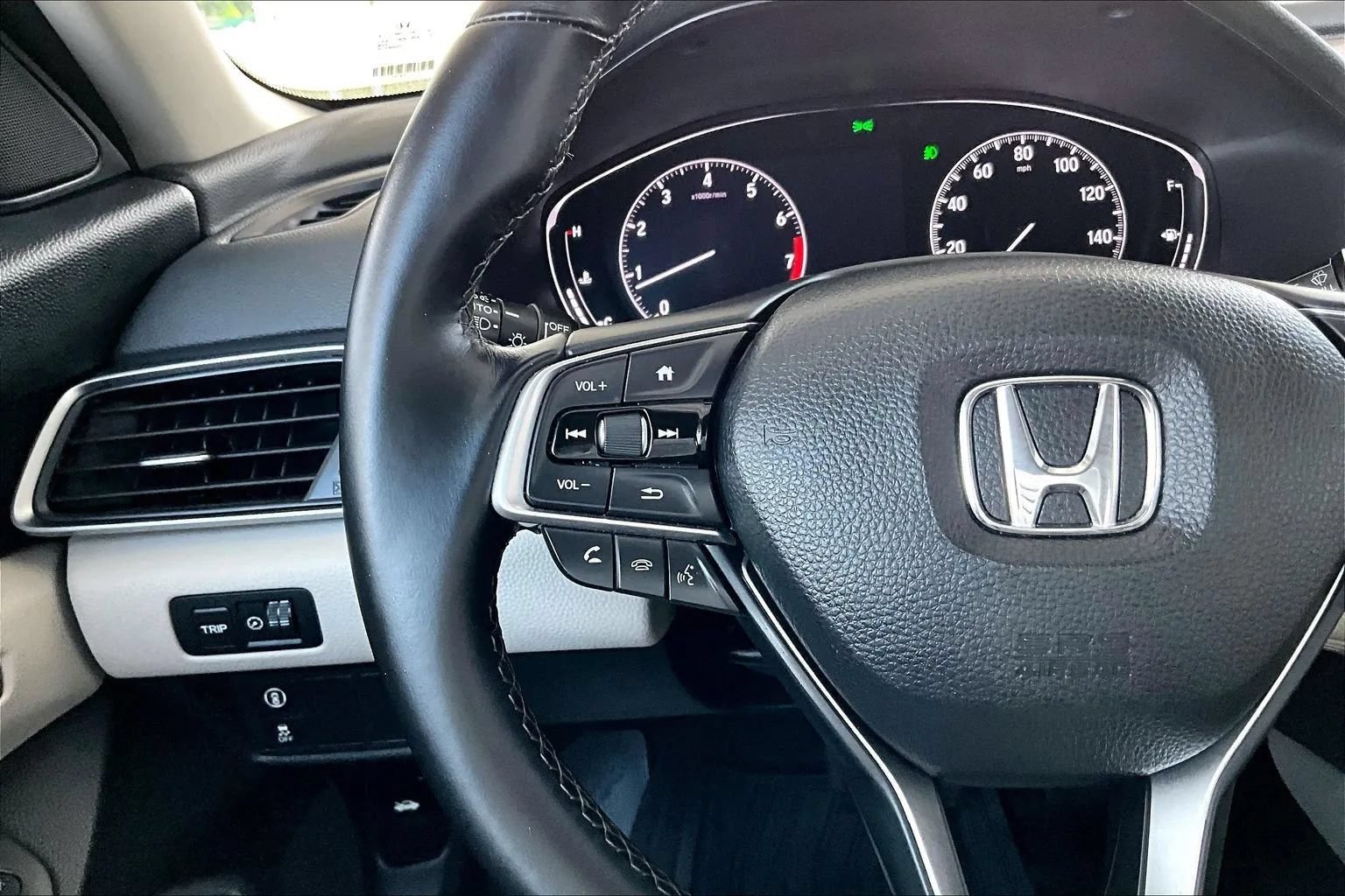 Used 2018 Honda Accord EX-L image 10