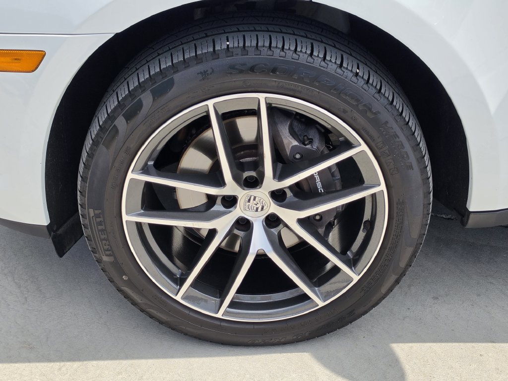 Certified 2024 Porsche Macan Turbo AWD/4WD image 34