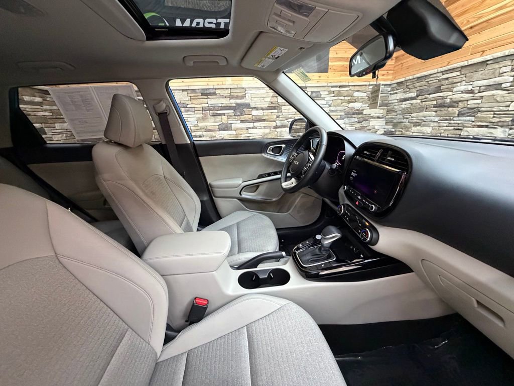 Used 2023 Kia Soul EX image 13