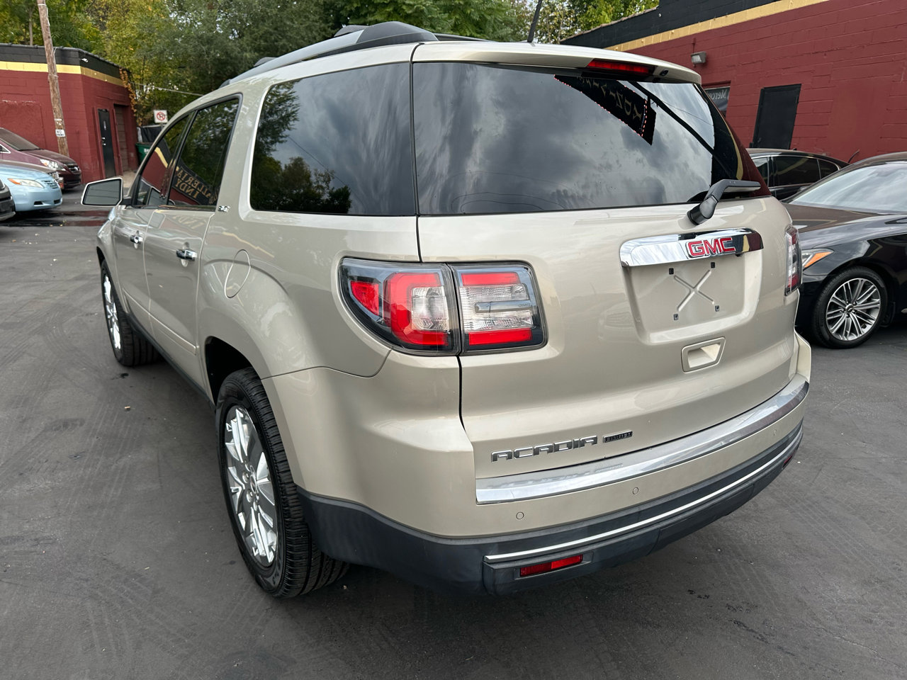 Used 2017 GMC Acadia Limited SLT image 7