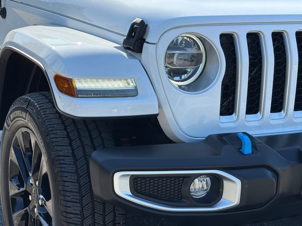 Used 2022 Jeep Wrangler Unlimited Sahara w/ Cold Weather Group AWD/4WD image 9