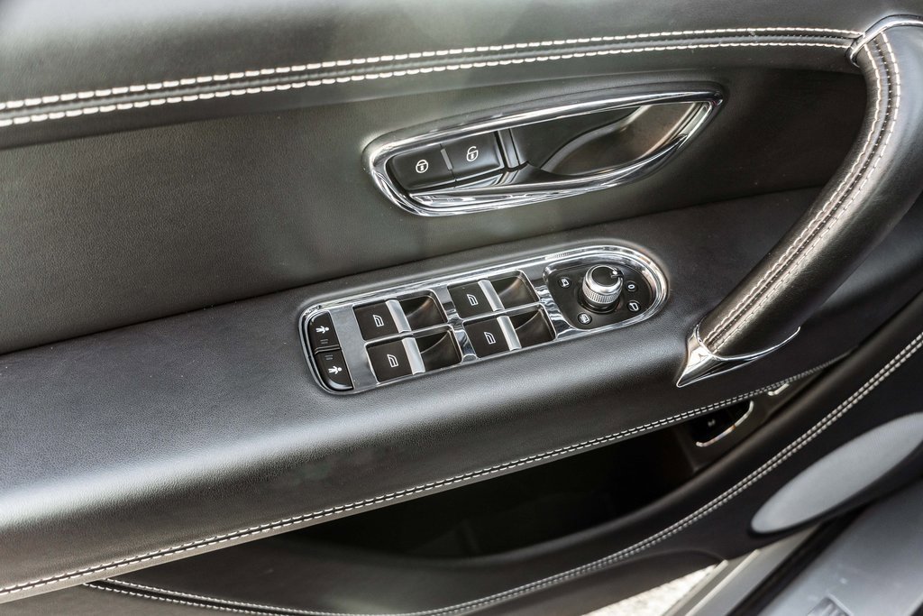 Used 2019 Bentley Bentayga image 18