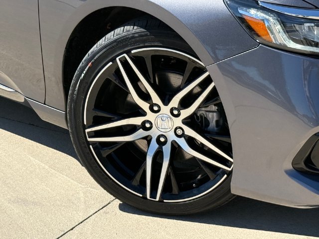 Used 2022 Honda Accord Touring image 2