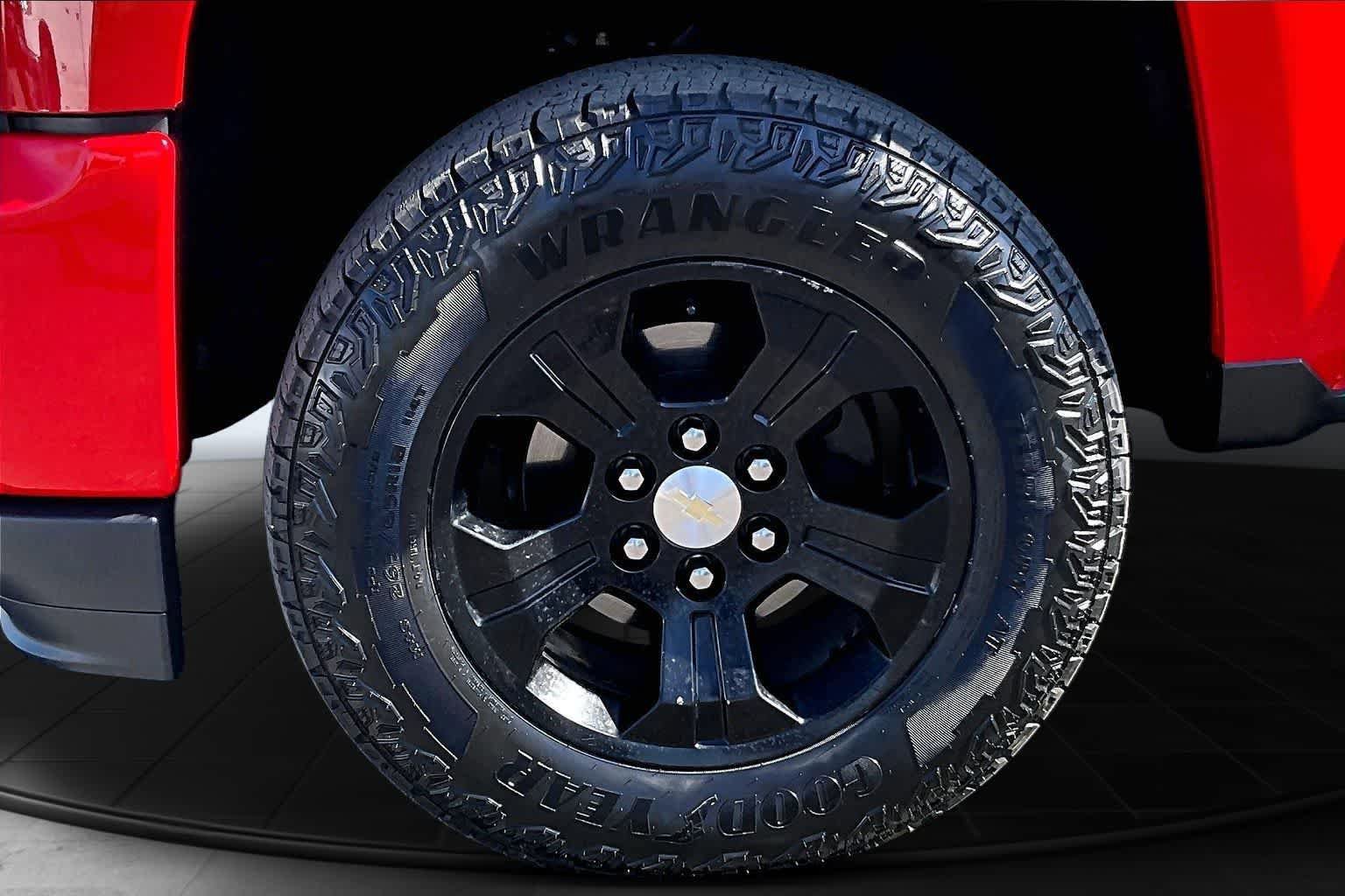 Used 2018 Chevrolet Silverado 1500 LT w/ All Star Edition AWD/4WD image 8