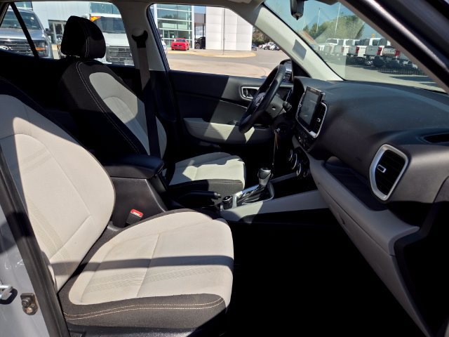 Used 2023 Hyundai Venue SEL w/ Cargo Package FWD image 14