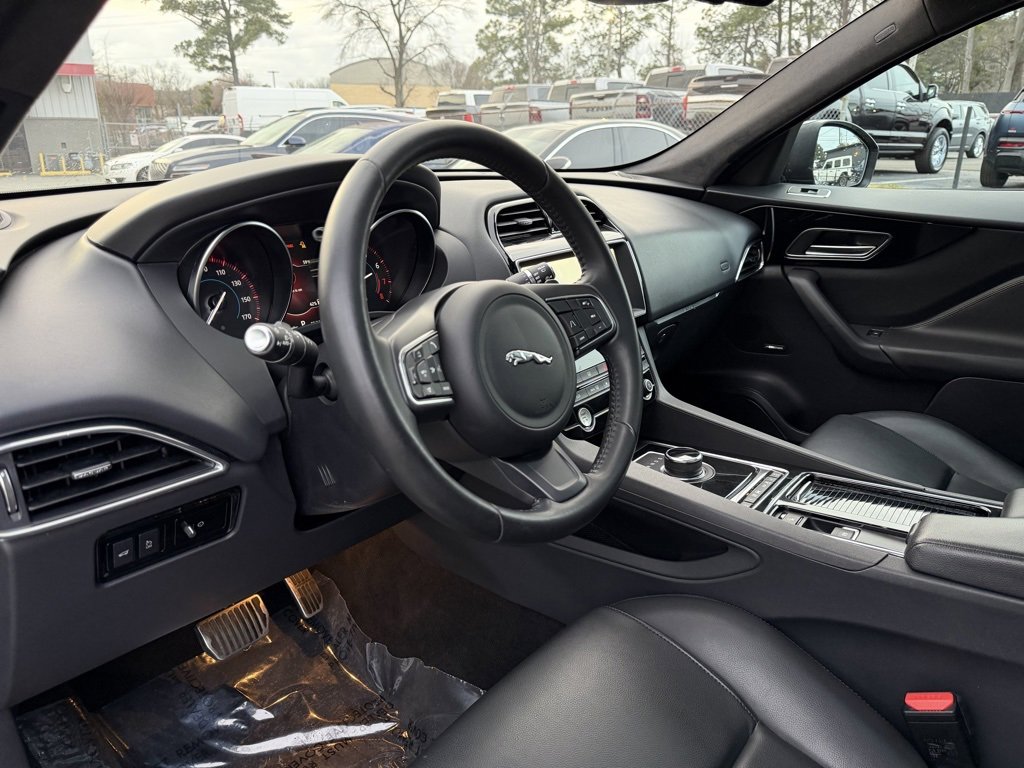 Used 2020 Jaguar F-PACE Premium image 8