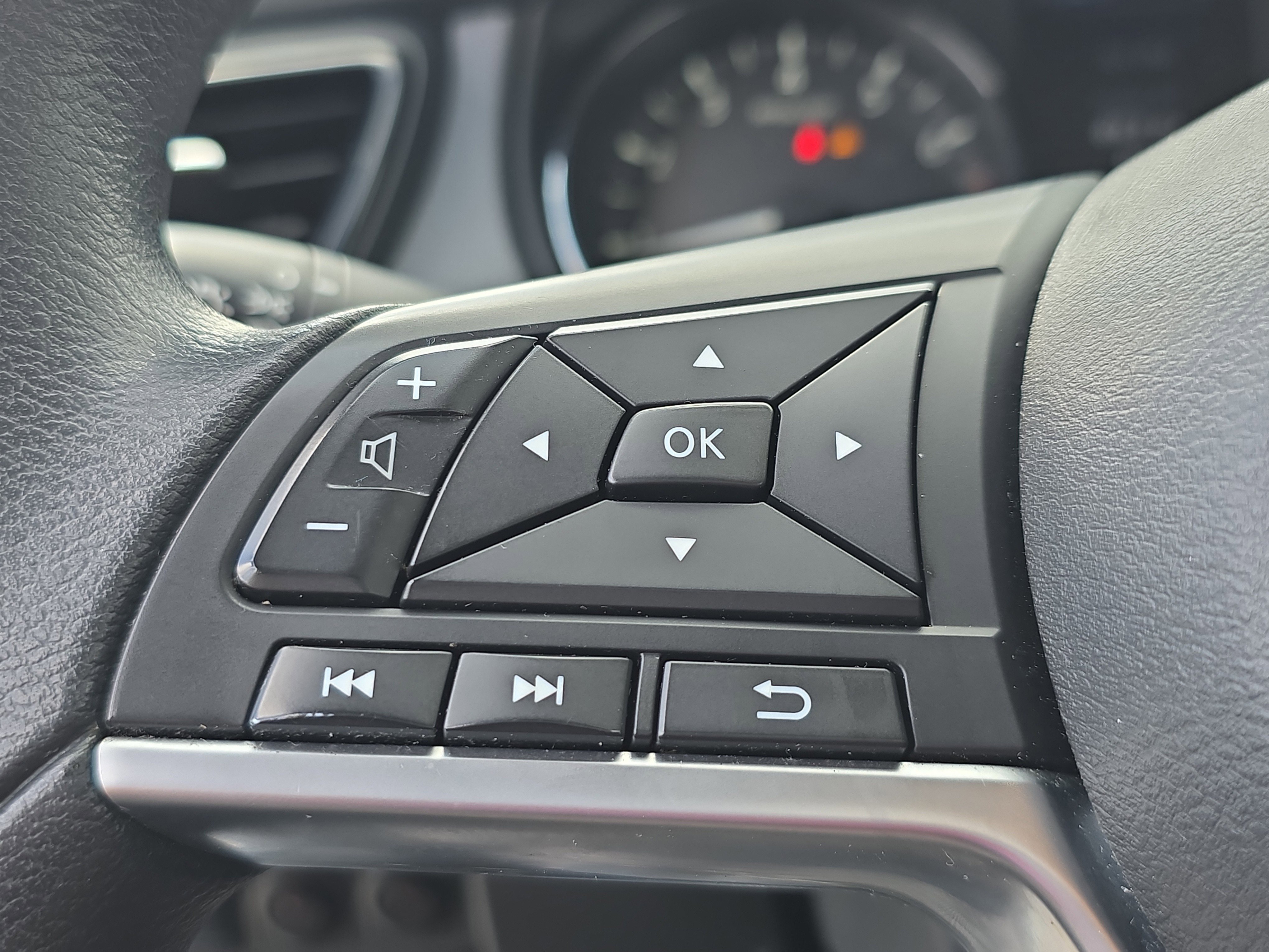 Used 2020 Nissan Rogue Sport S image 27