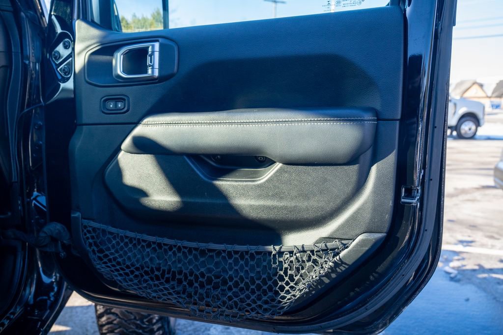 Used 2018 Jeep Wrangler Unlimited Sahara image 10