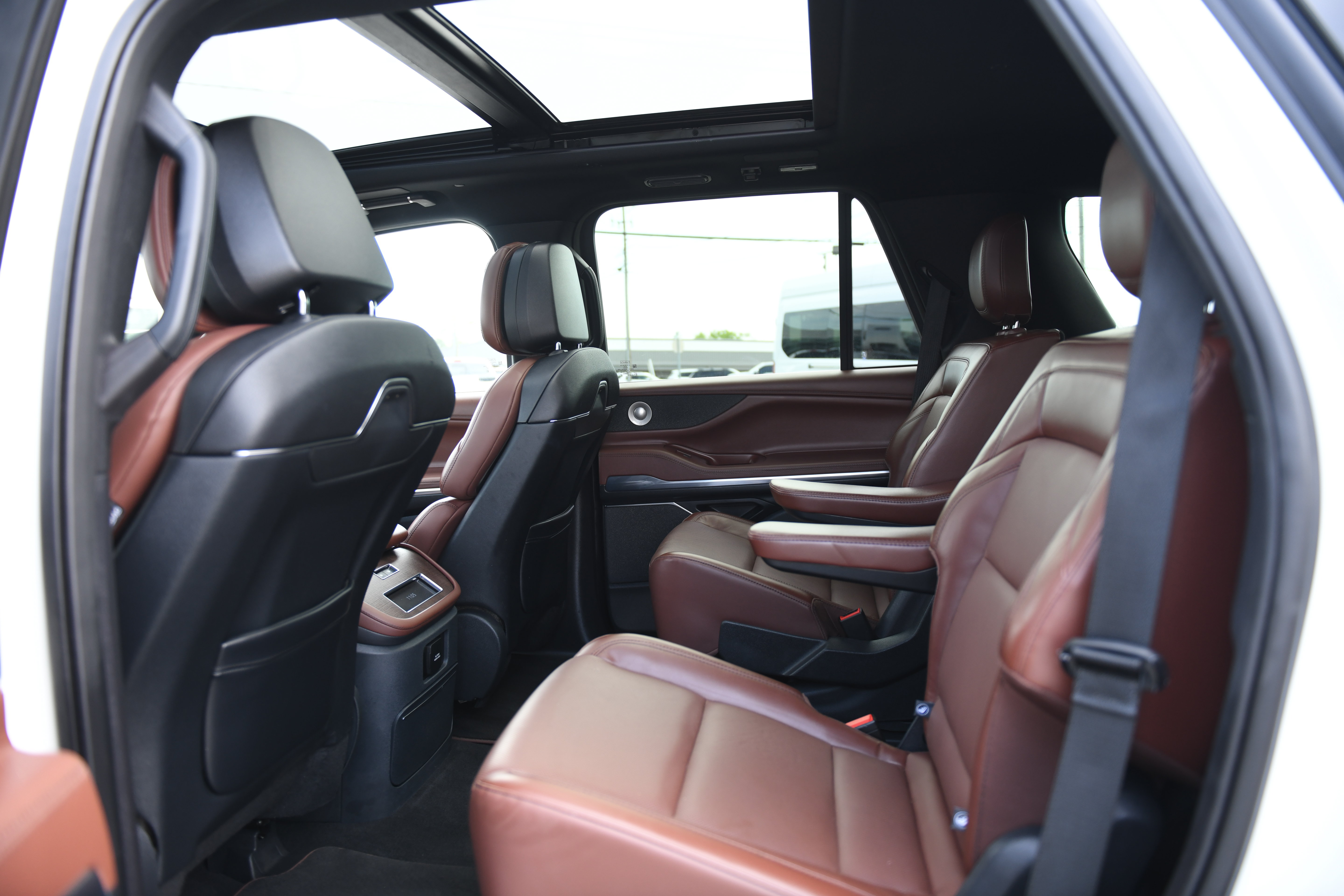 Used 2025 Lincoln Navigator Reserve AWD/4WD image 14