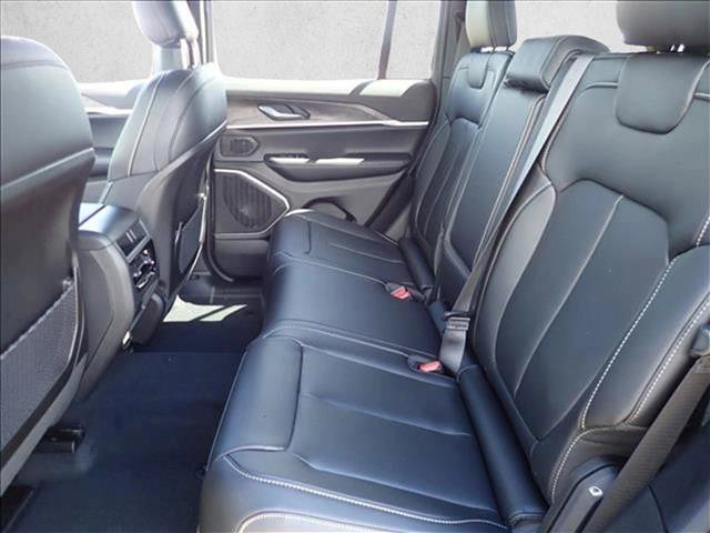 New 2026 Jeep Grand Cherokee Limited w/ Limited Altitude Package AWD/4WD image 10
