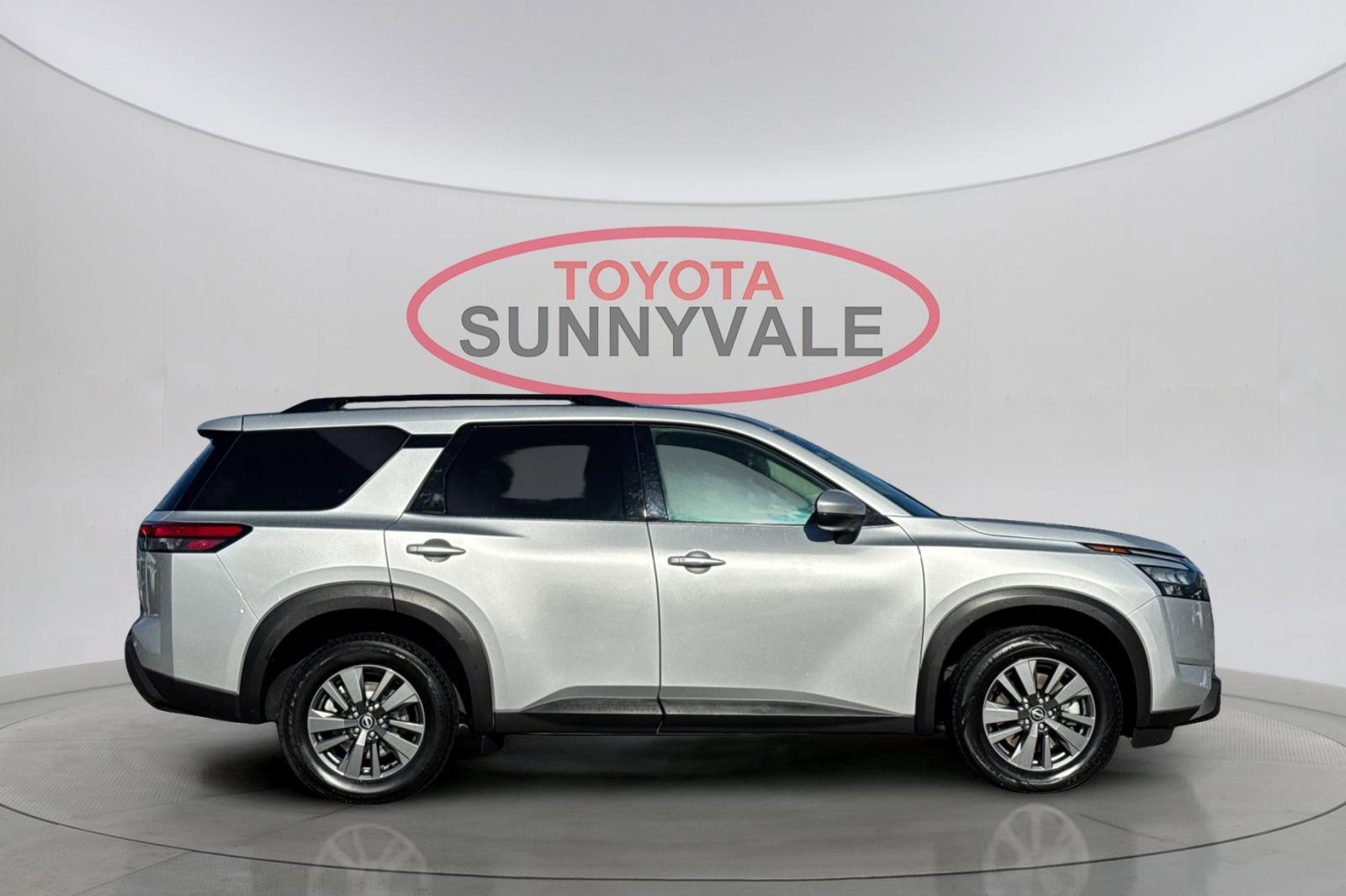 Used 2024 Nissan Pathfinder SV image 9