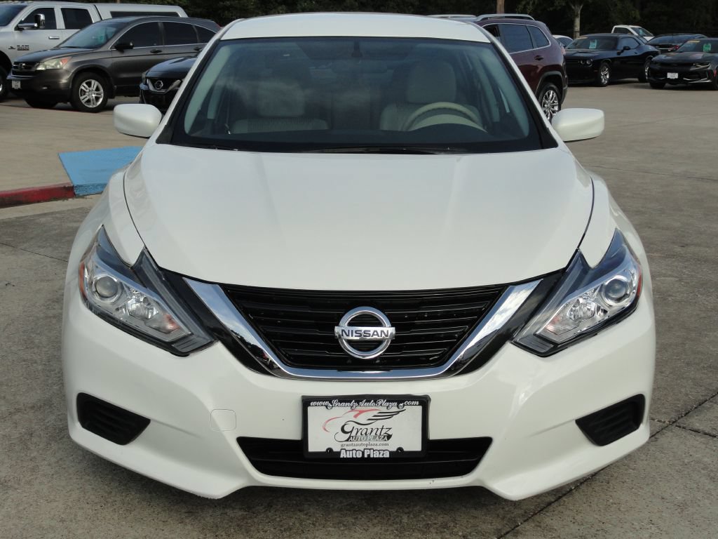 Used 2017 Nissan Altima 2.5 S w/ Power Driver Seat Package FWD image 2