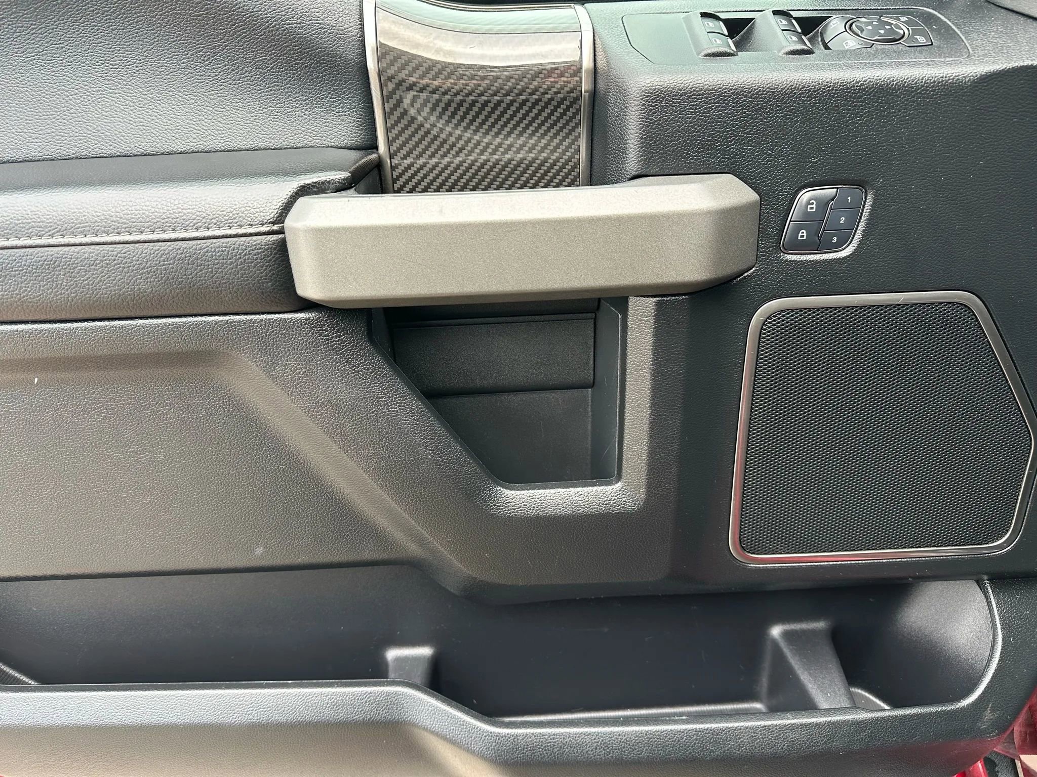 Used 2018 Ford F150 Raptor w/ Equipment Group 802A Luxury image 9