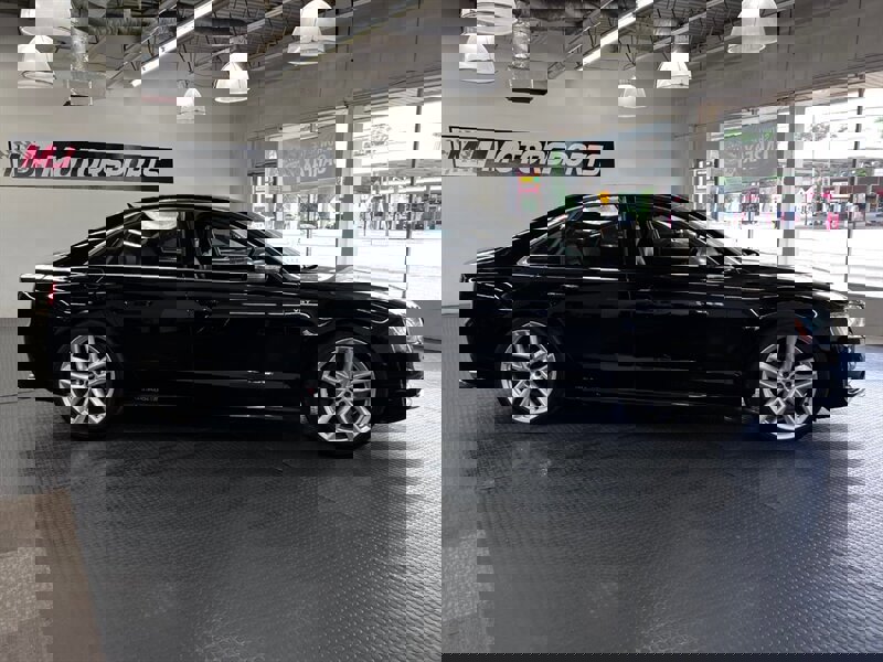 Used 2014 Audi S8 image 9