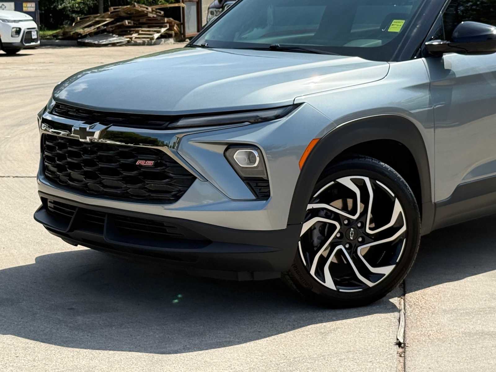 Used 2025 Chevrolet TrailBlazer RS w/ Convenience Package FWD image 2