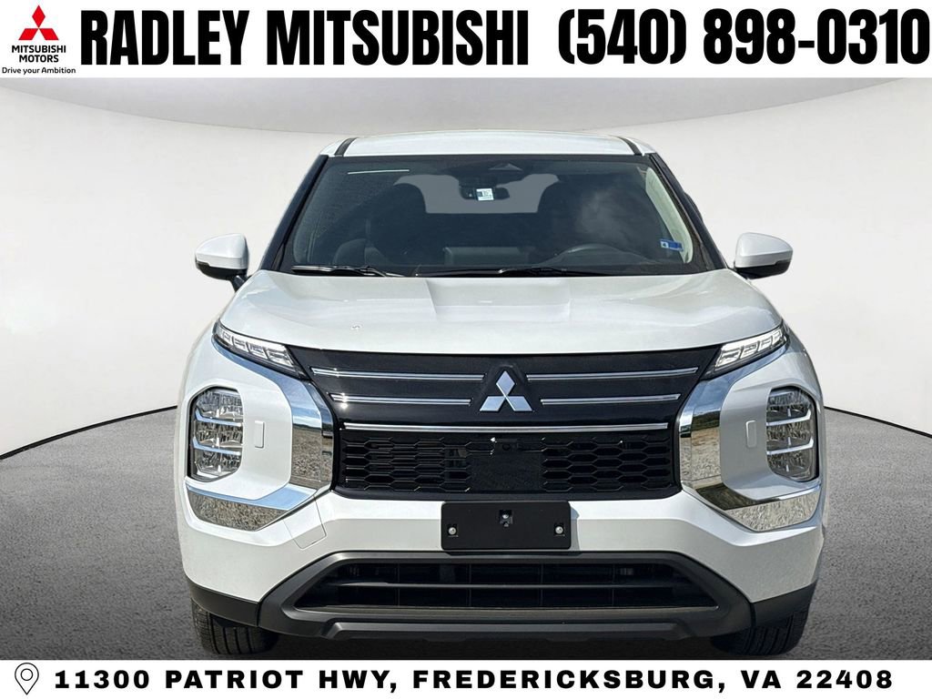 New 2026 Mitsubishi Outlander ES image 8