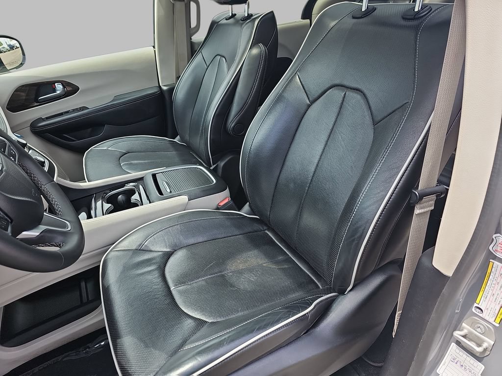 Used 2023 Chrysler Pacifica Limited FWD image 21