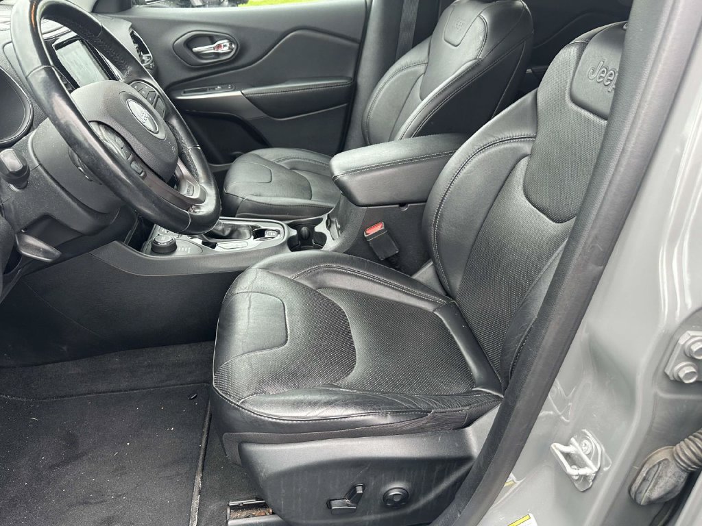 Used 2020 Jeep Cherokee Limited AWD/4WD image 18