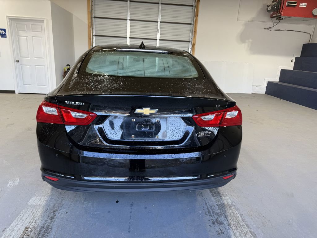 Used 2018 Chevrolet Malibu LT w/ Leather Package image 4