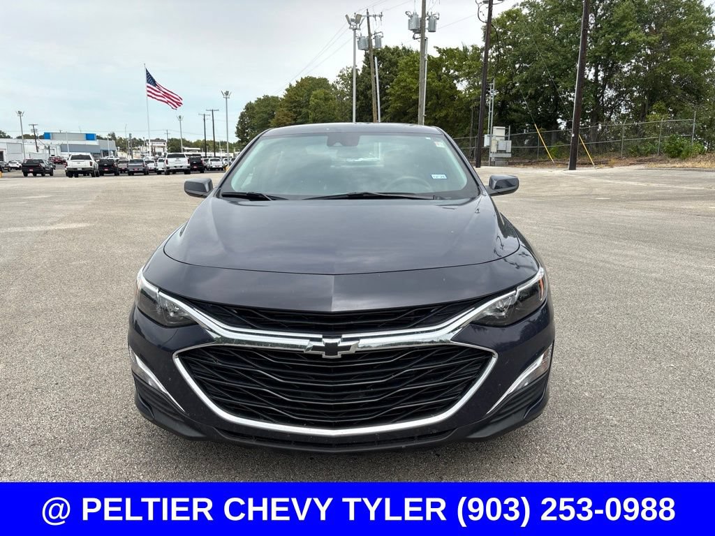 Used 2025 Chevrolet Malibu RS FWD image 2