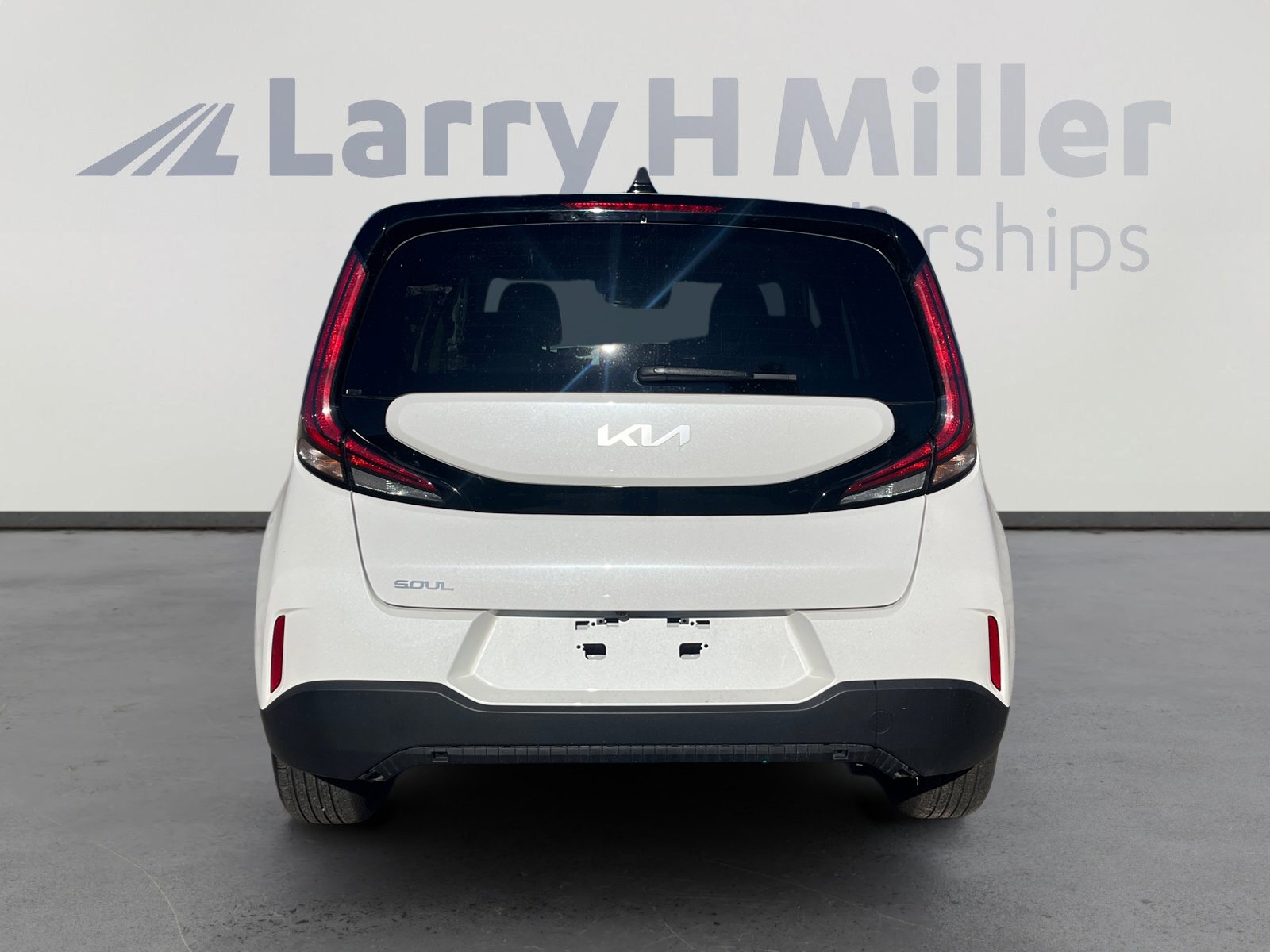 Used 2025 Kia Soul LX image 4