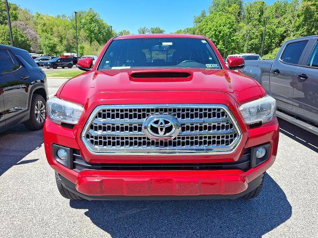 Used 2017 Toyota Tacoma TRD Sport w/ Tow Package (A/T) AWD/4WD image 2