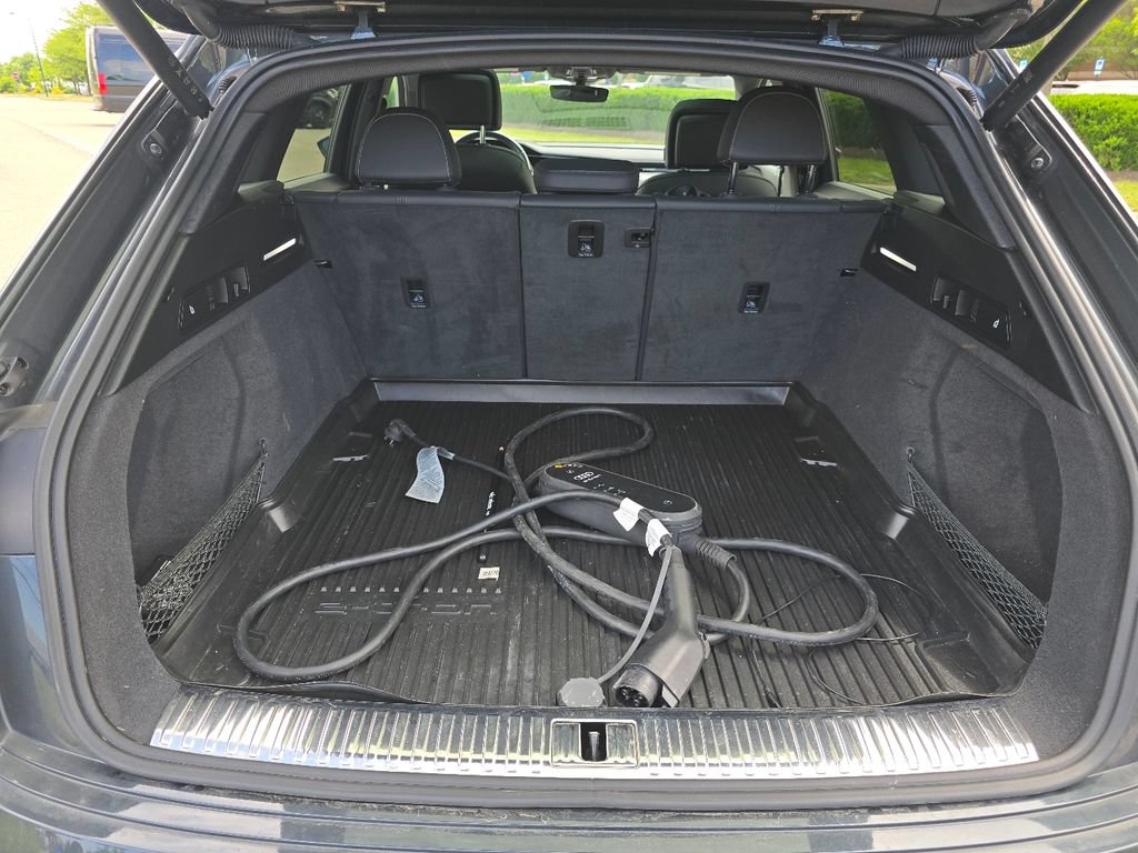 Used 2023 Audi e-tron Premium Plus w/ Premium Plus Package AWD/4WD image 19